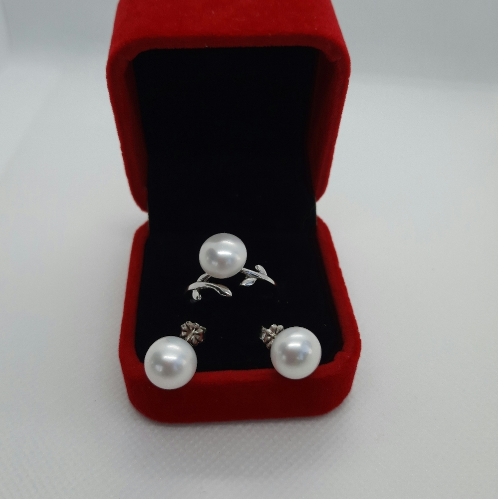 White Pearl set of Earrings and  Ring leaves design 925 sterling silver